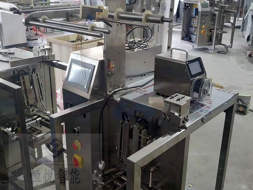 調(diào)味品廠(chǎng)用的立式液體包裝機(jī)