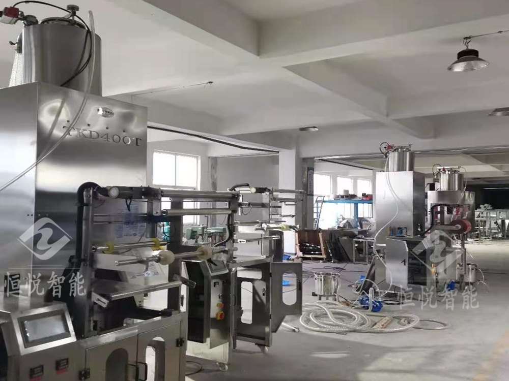 東北水晶拉皮包裝機加工現場