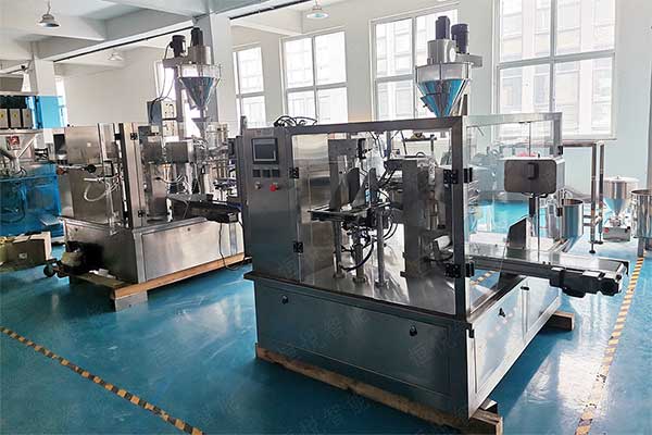 預混劑包裝機通常采用較小規(guī)格的預制袋包裝