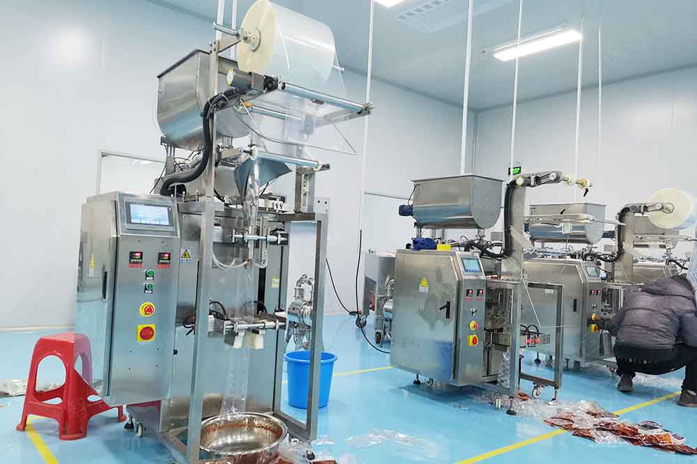 全自動火鍋底料包裝機(jī)用于火鍋料、豆瓣醬、辣椒醬等等產(chǎn)品包裝