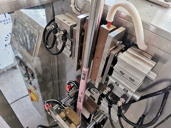 全自動立式包裝機調試應注意的幾個方面