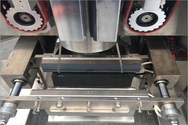 立式包裝機的操作步驟及注意事項對于設備操作人員至關重要