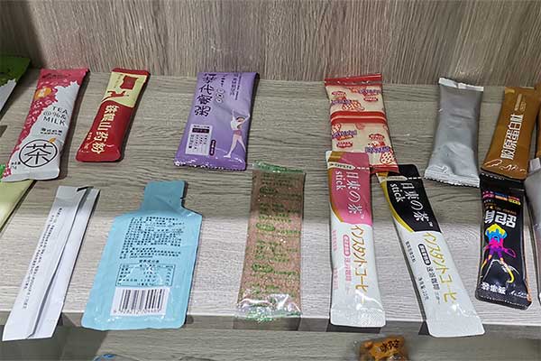 奶茶粉末包裝機(jī)可采用三邊封、四邊封、圓角袋型