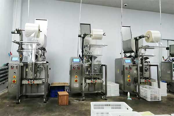 小袋方便面調料包裝機，制袋精美效率高